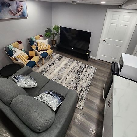 Entire Basement Suite With Private Entrance Winnipeg Buitenkant foto